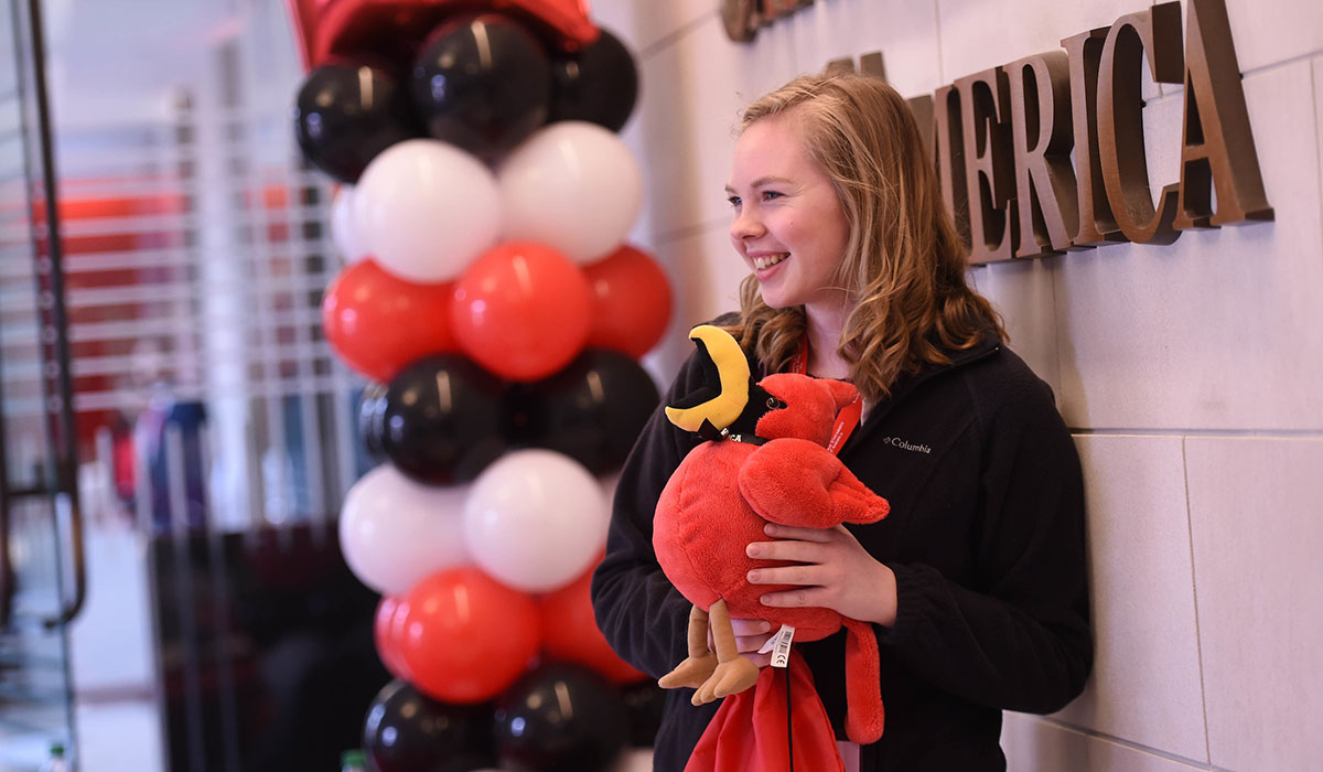 Student with stuffed Cardinal